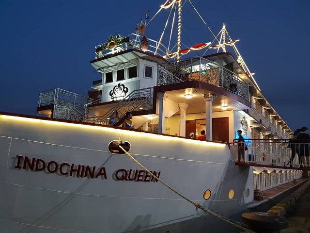 ăn tối trên tàu indochina queen